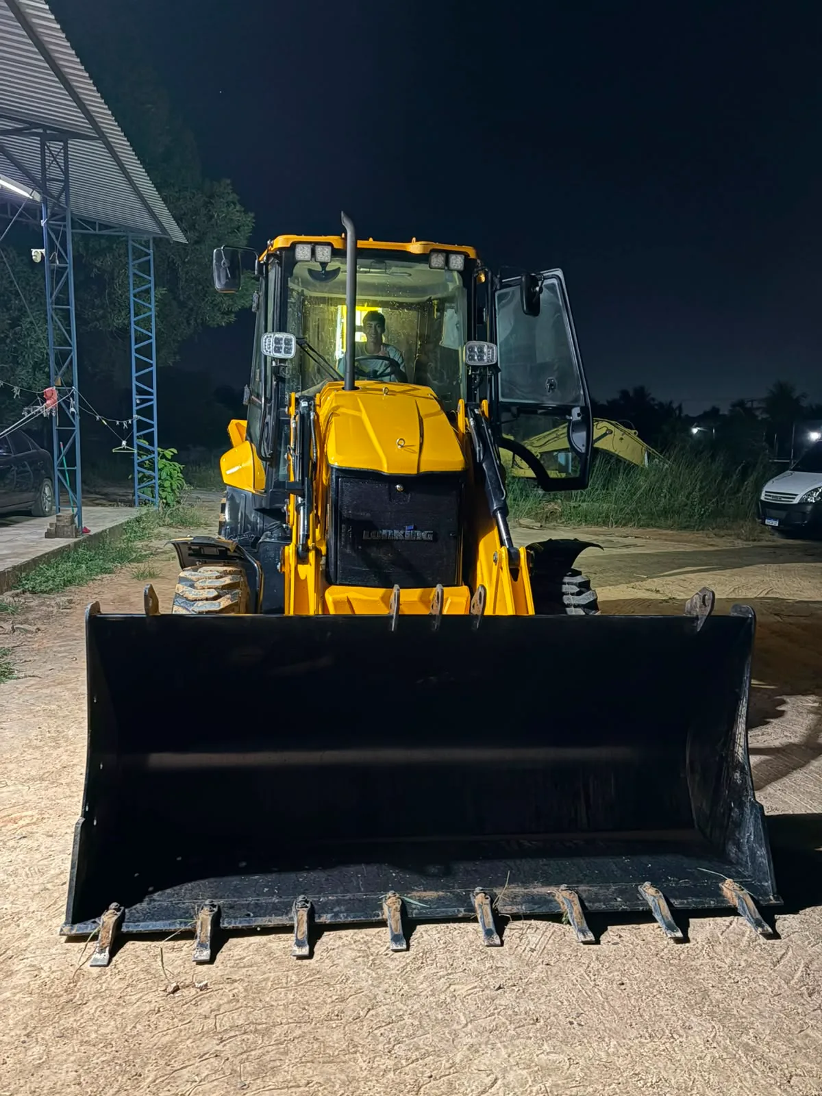 Retroescavadeira Lonking 83D - Equipamentos Pesados para locação em Boa Vista, RR